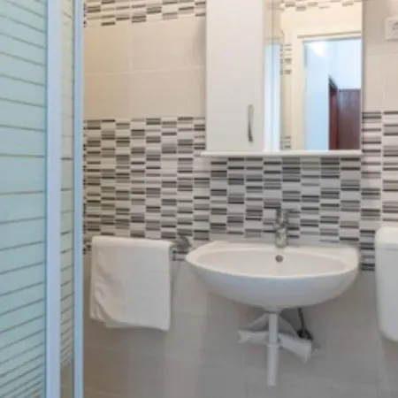 Ane - With Terrace 1 Apartment Molunat